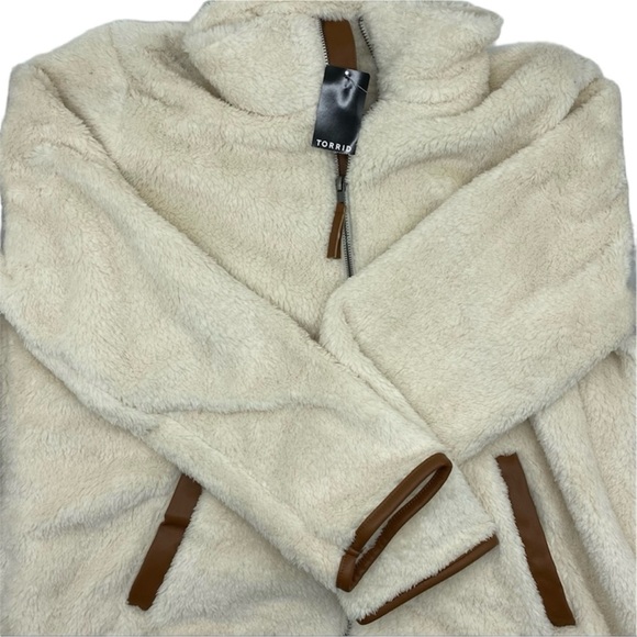 Torrid Women’s Plus Size Ivory Zip Front Faux Shearling Jacket Size 1X - Picture 7 of 9
